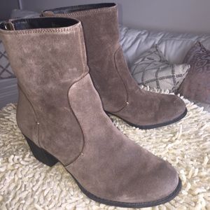 Crown Vintage Genuine Leather Brown Booties!